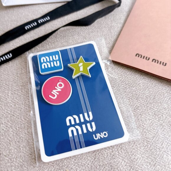 BRAND NEW MIU MIU UNO PIN, RIBBON, SHOPPING BAG AND RECEIPT HOLDER - Picture 3 of 5
